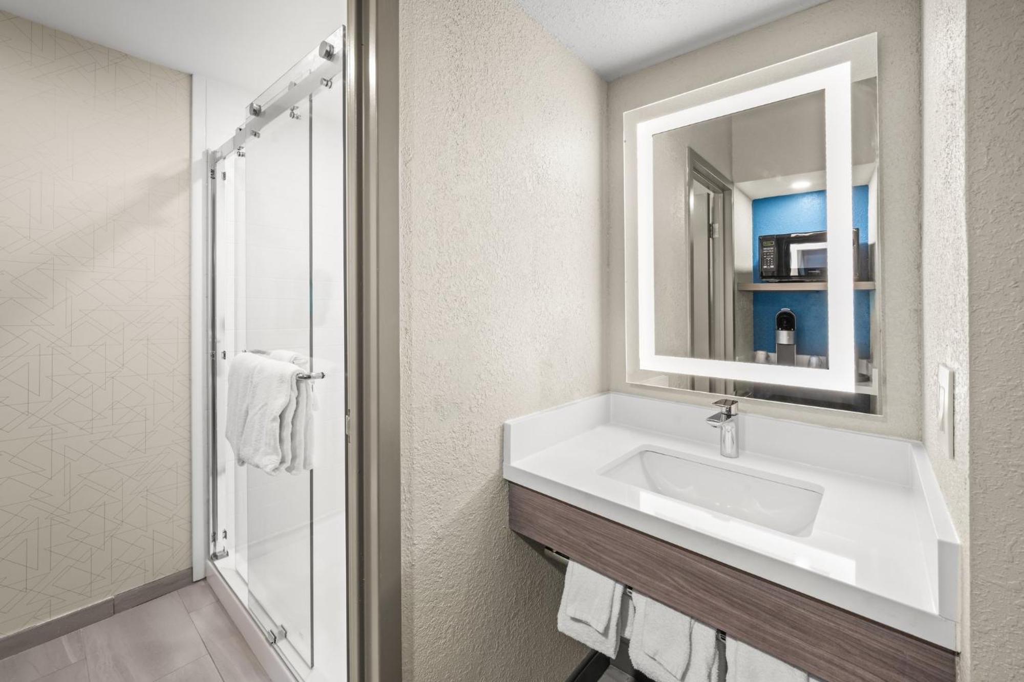 Holiday Inn Express Boston North-Woburn By Ihg Bagian luar foto