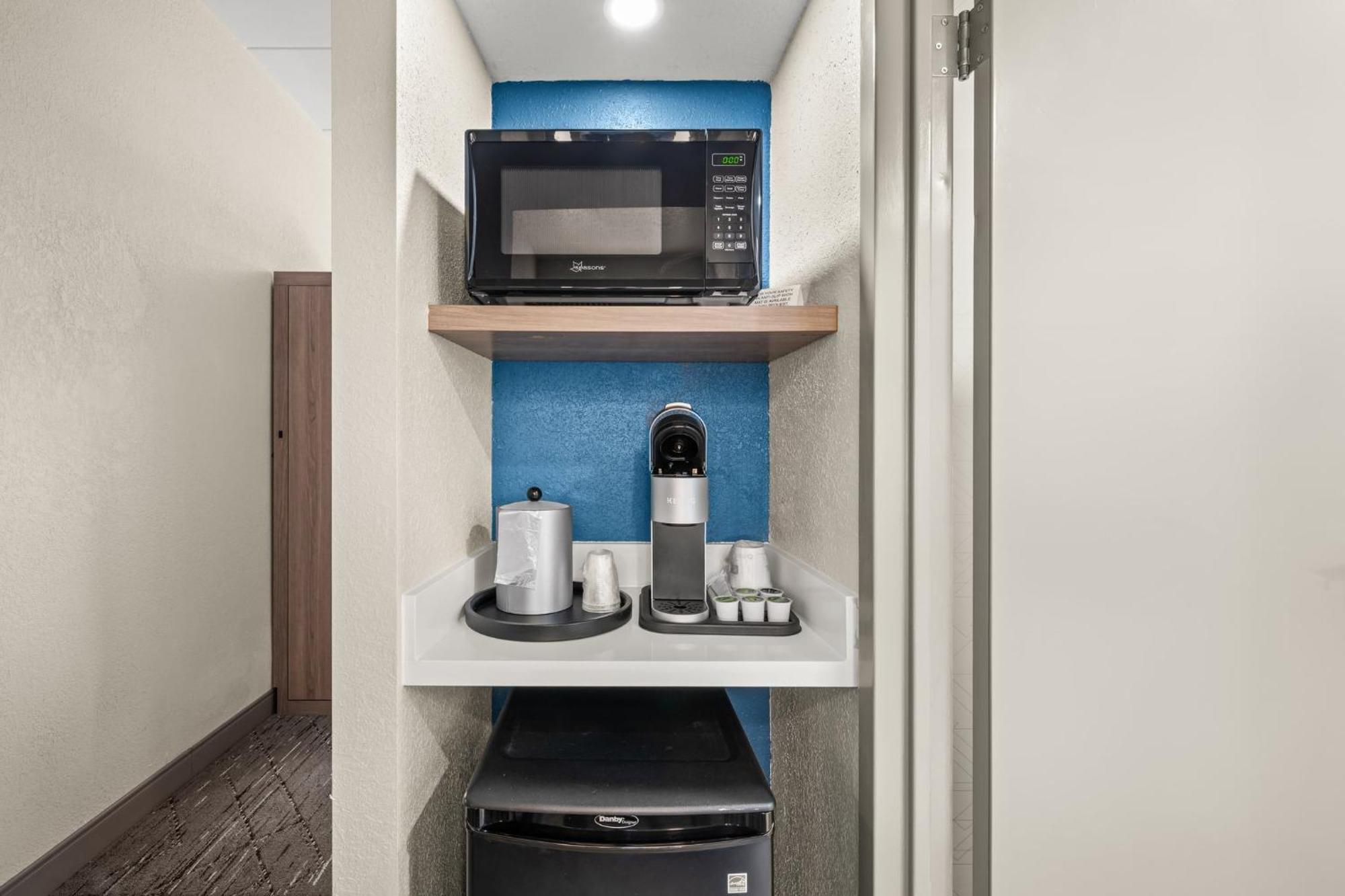 Holiday Inn Express Boston North-Woburn By Ihg Bagian luar foto