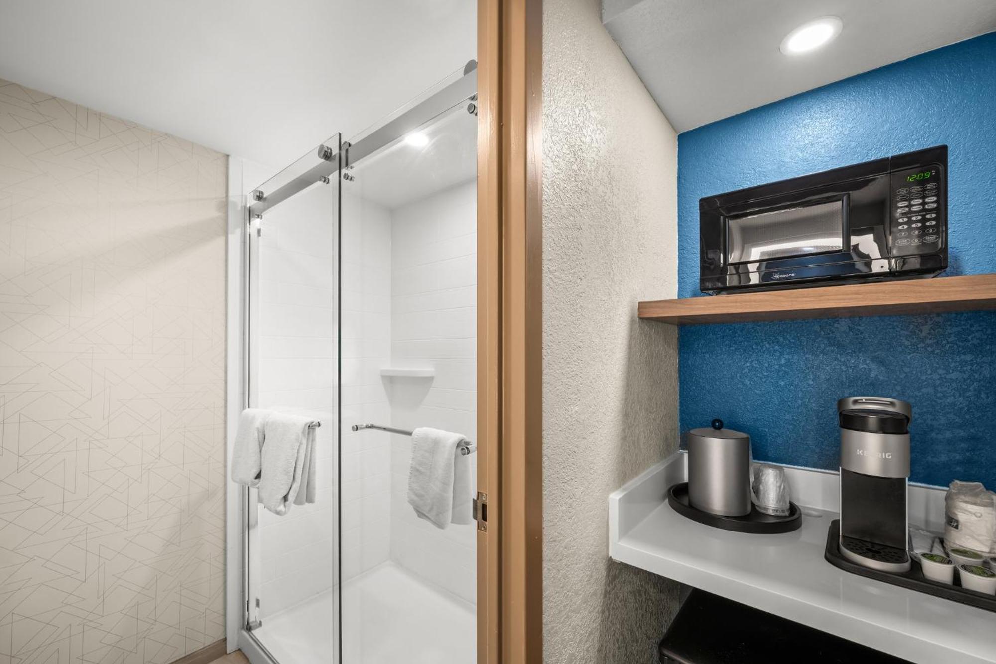 Holiday Inn Express Boston North-Woburn By Ihg Bagian luar foto