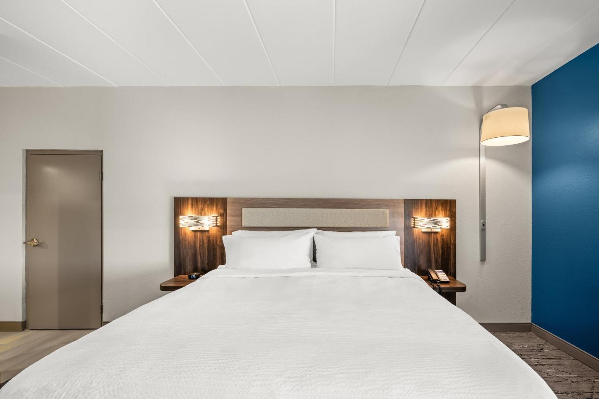 Holiday Inn Express Boston North-Woburn By Ihg Bagian luar foto